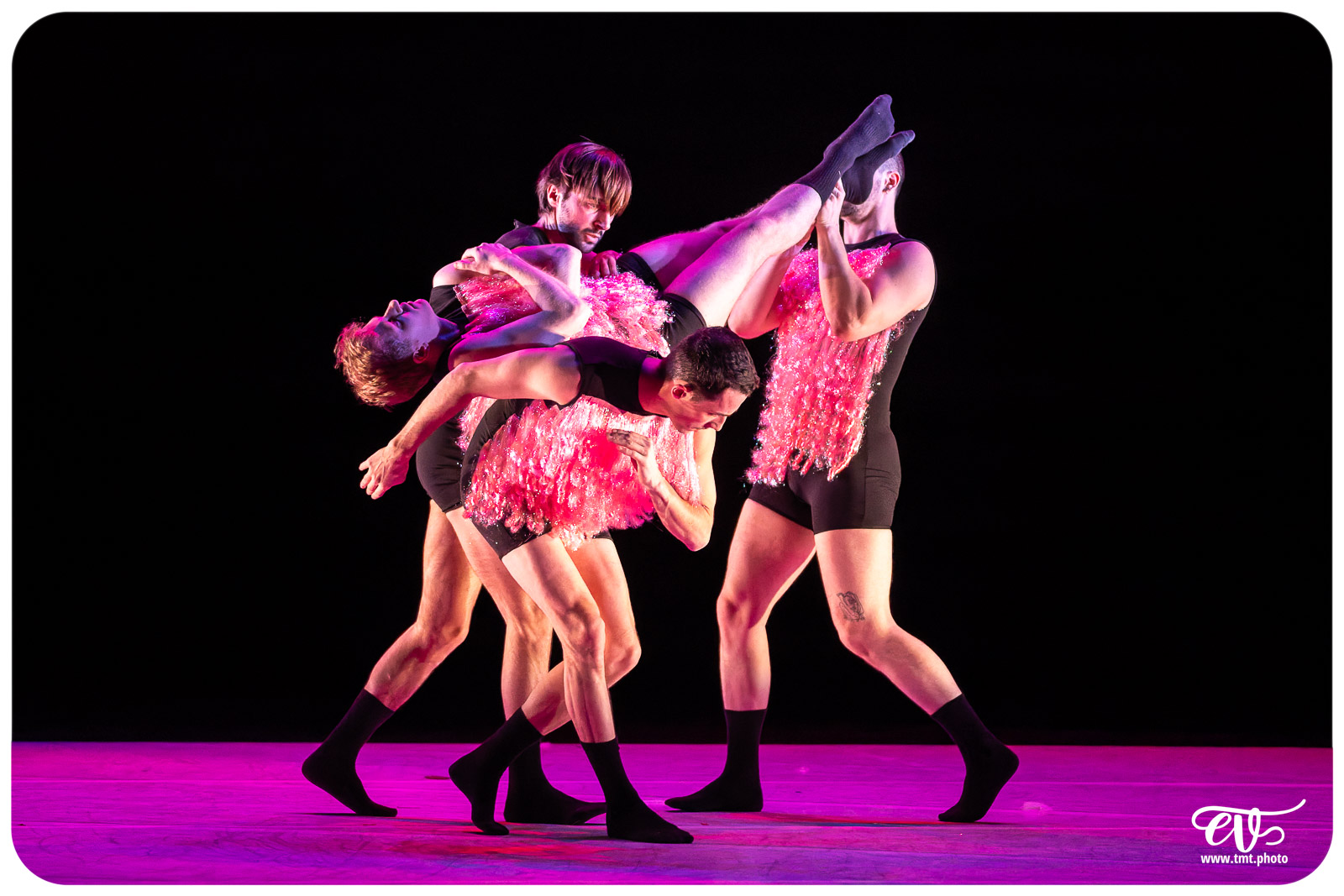 A4 (COMME LA FEUILLE) CIE CHICOS MAMBO